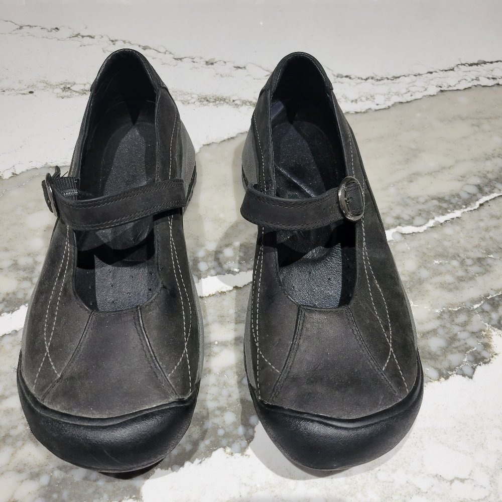 Keen Womens Presidio II Mary Jane walking shoes - size 9